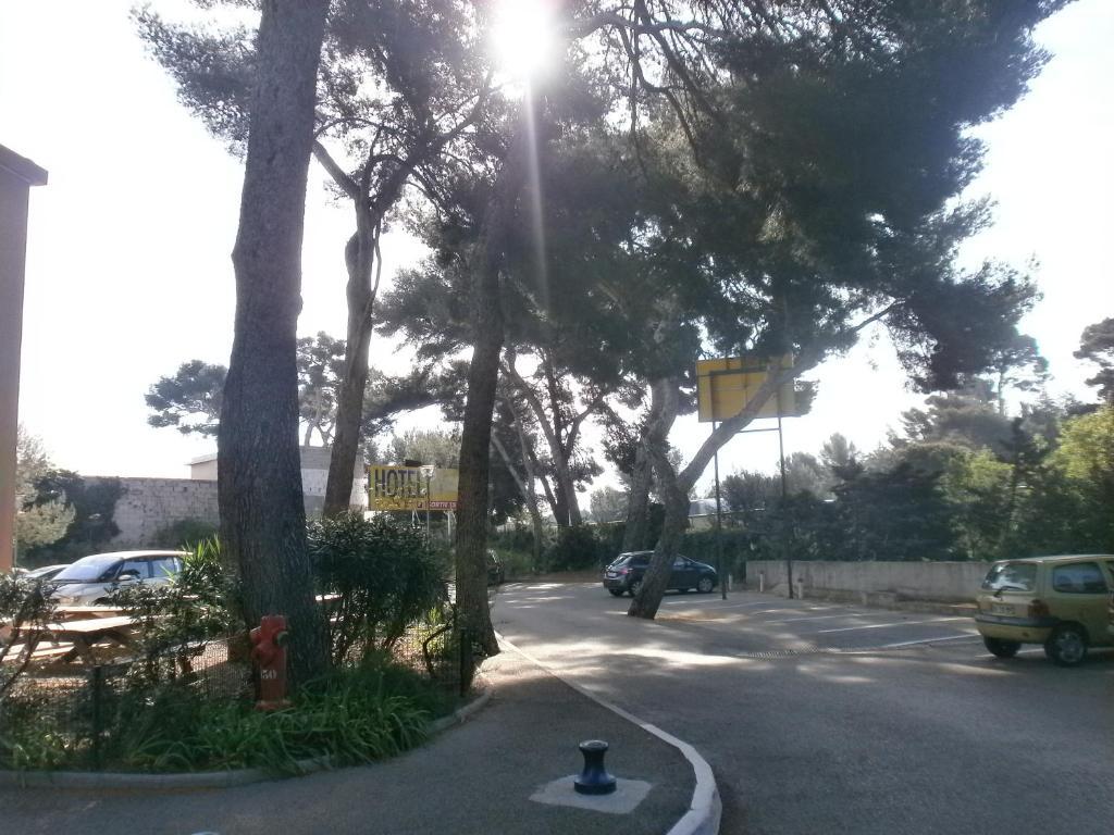 Hotel Parc Azur - Toulon Ольюль Екстер'єр фото